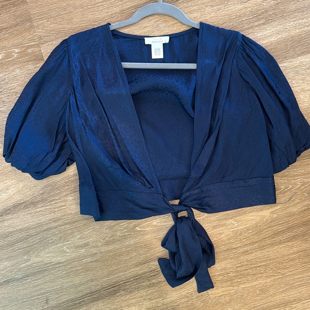 Tie top